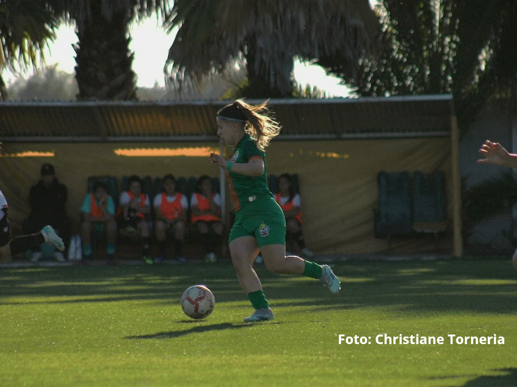 La historia de la jugadora de fútbol femenino: Christiane Torneria